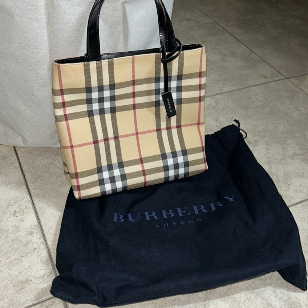 Burberry purse